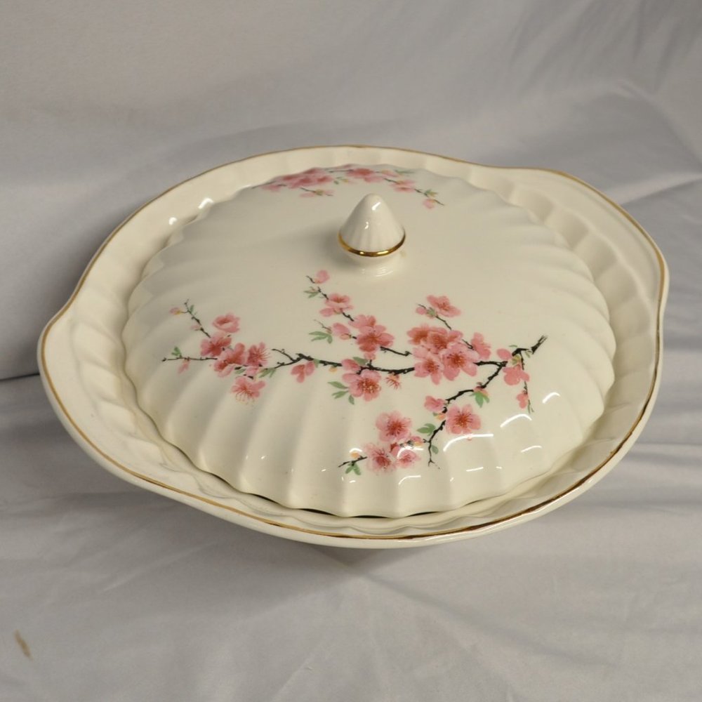 *SALE* W.S. George Bolero peach blossom 123A 6 cup covered casserole dish (232w)
